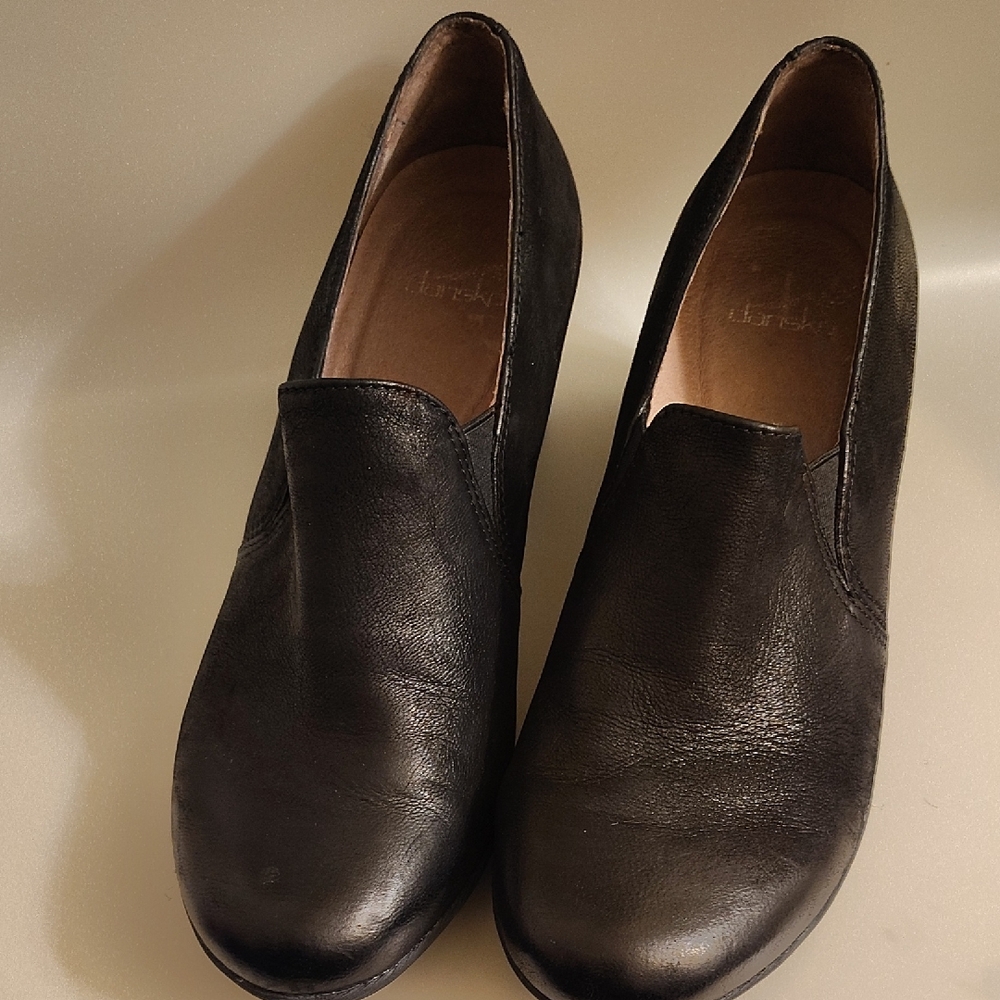 Dansko Black Leather Flats for Women